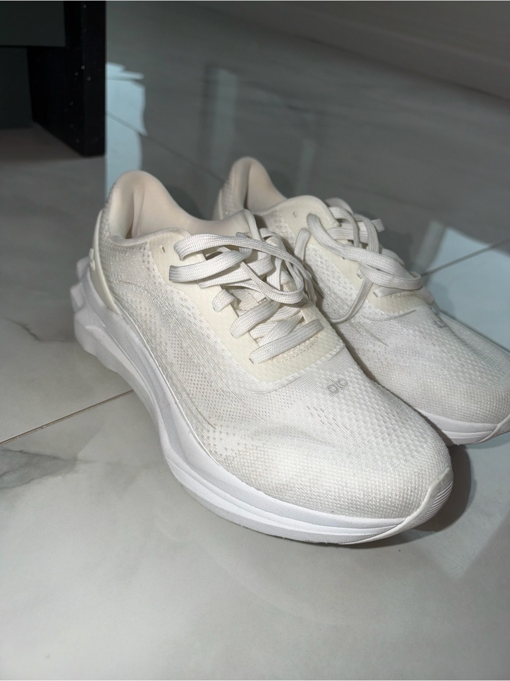 Alo runner white